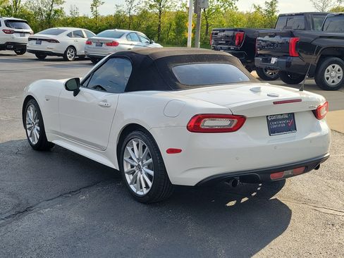 Used 2017 FIAT 124 Spider Lusso RWD image 5