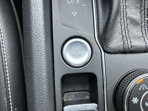 Used 2020 Volkswagen Atlas Cross Sport SE w/ Panoramic Sunroof Package AWD/4WD image 15