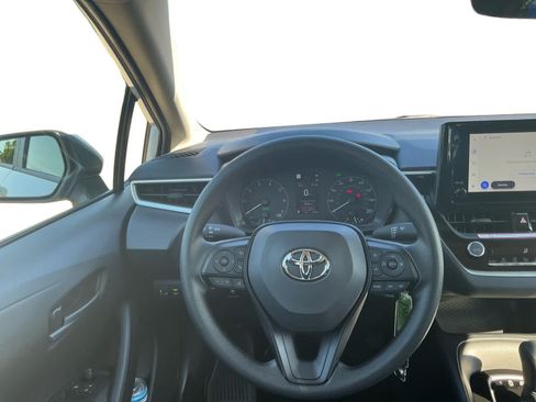 Used 2025 Toyota Corolla LE FWD image 12