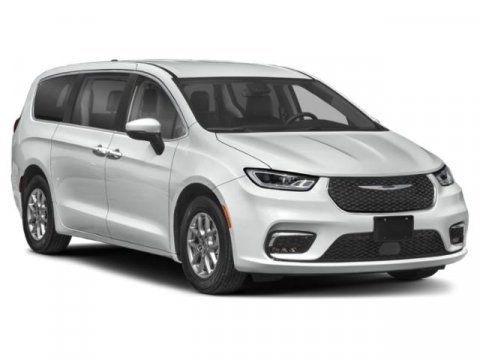 Used 2024 Chrysler Pacifica Touring-L FWD image 9