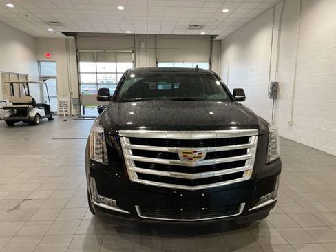 Used 2017 Cadillac Escalade Premium Luxury AWD/4WD image 7