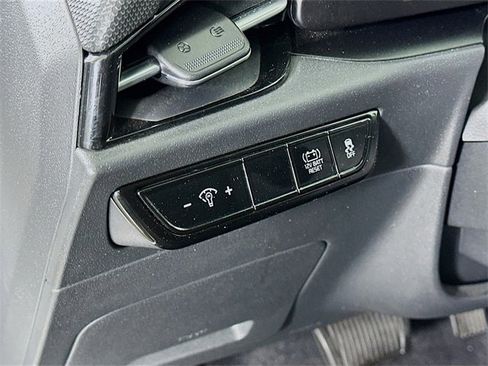 Used 2024 Kia Niro LX image 18