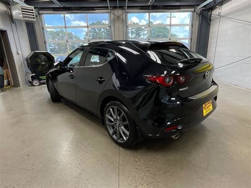 Used 2022 MAZDA MAZDA3 s FWD image 3