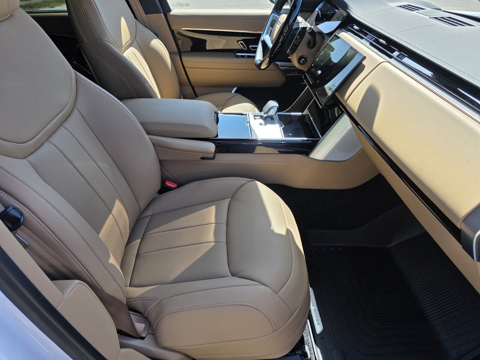 New 2026 Land Rover Range Rover SE AWD/4WD image 3