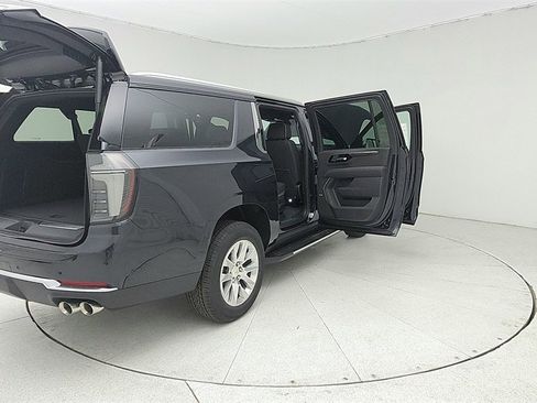 New 2025 Chevrolet Suburban Premier image 11
