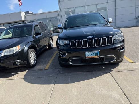 Used 2020 Jeep Grand Cherokee Limited AWD/4WD image 2