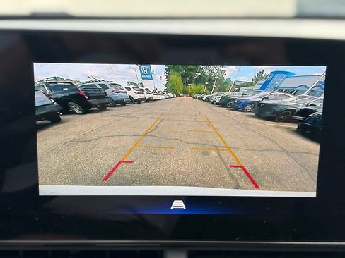 Used 2025 Chevrolet Trax LT w/ LT Convenience Package FWD image 34