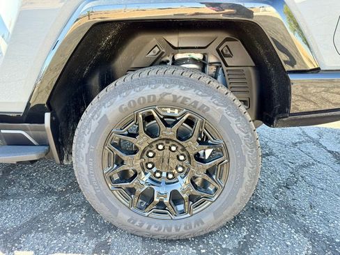 New 2026 GMC Hummer EV 4x4 Crew Cab image 16