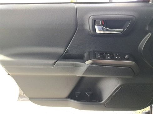 Used 2020 Toyota Tacoma TRD Off-Road image 21