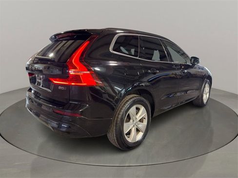 Used 2022 Volvo XC60 B5 Momentum image 7