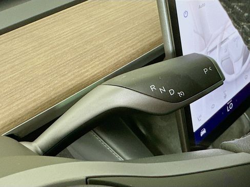 Used 2024 Tesla Model Y Long Range image 23