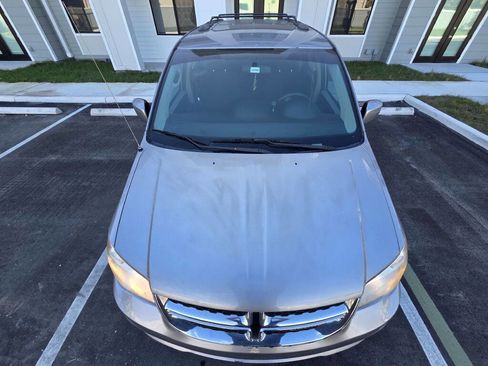 Used 2014 Dodge Grand Caravan SXT image 3