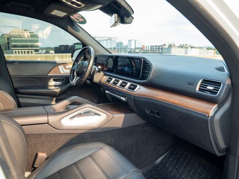 Used 2021 Mercedes-Benz GLS 580 4MATIC image 28