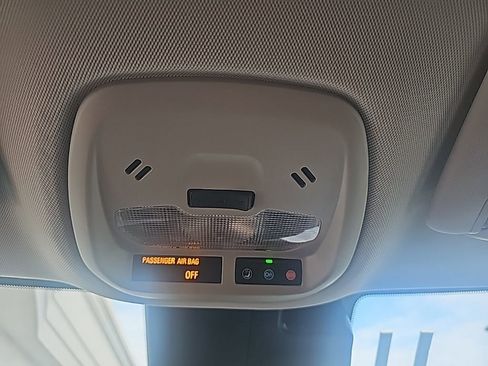 Used 2025 Chevrolet Trax LT w/ LT Convenience Package image 20