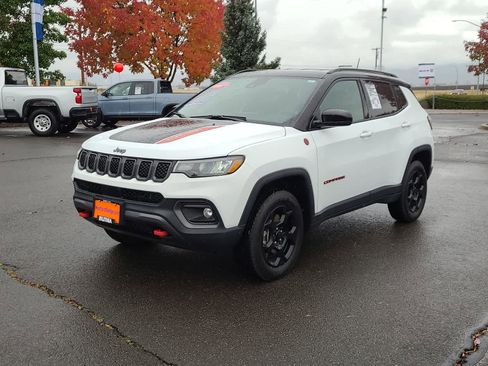 Used 2023 Jeep Compass Trailhawk image 1