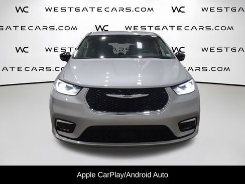 Used 2024 Chrysler Pacifica Touring-L image 4