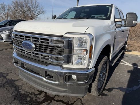 Used 2024 Ford F350 XLT image 2