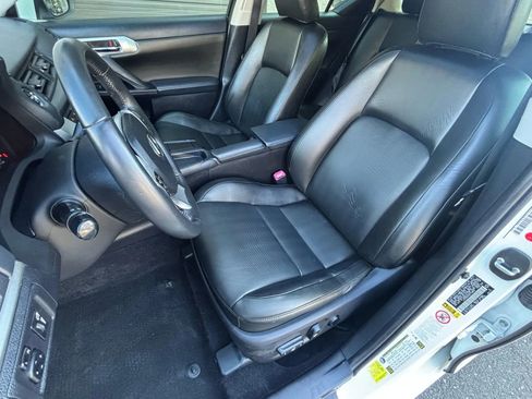Used 2013 Lexus CT 200h image 19