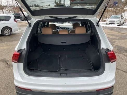 Used 2022 Volkswagen Tiguan SE image 16