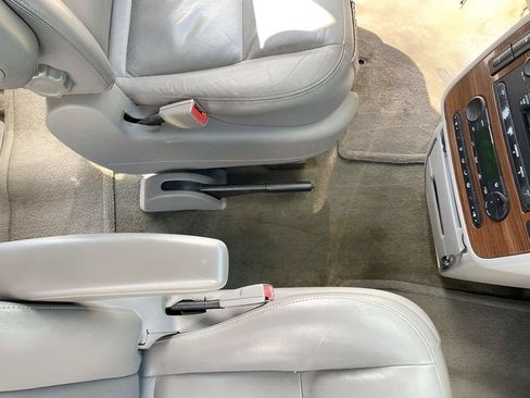 Used 2004 Ford Freestar Limited FWD image 40