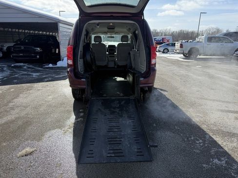 Used 2016 Dodge Grand Caravan SE w/ Quick Order Package 29E SE image 12