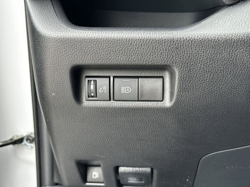 Used 2025 Toyota RAV4 XLE AWD/4WD image 25