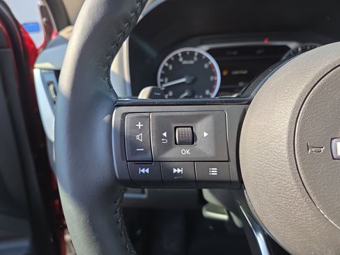 Used 2023 Nissan Rogue SL w/ SL Premium Package image 11