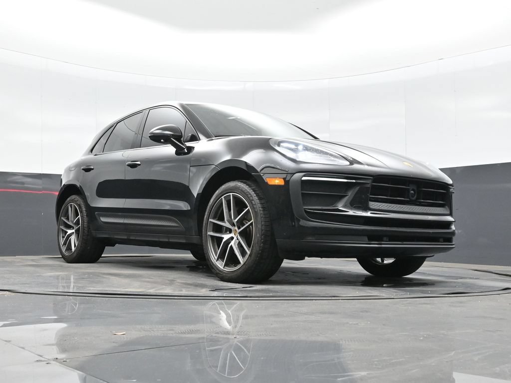 Certified 2023 Porsche Macan AWD/4WD image 32