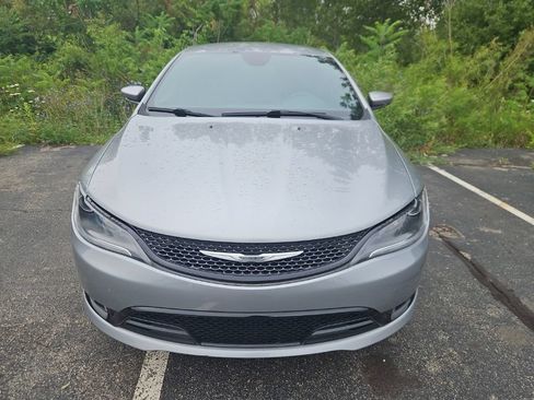 Used 2015 Chrysler 200 S w/ Comfort Group FWD image 2