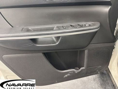 Used 2011 GMC Acadia SLE FWD image 15