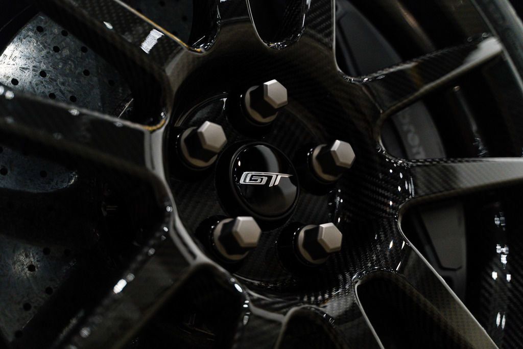 Used 2020 Ford GT Carbon Series RWD image 3