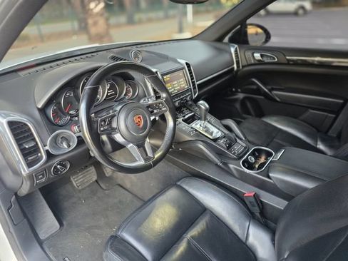 Used 2016 Porsche Cayenne AWD/4WD image 21
