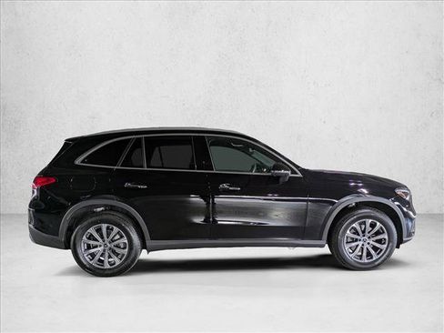 Certified 2025 Mercedes-Benz GLC 300 image 7