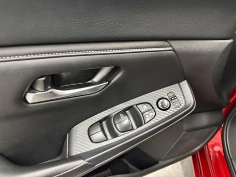 Used 2024 Nissan Sentra SV FWD image 11