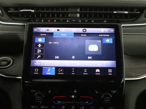 Used 2023 Jeep Grand Cherokee L Limited w/ Black Appearance Package image 29