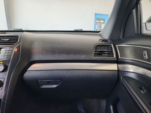Used 2018 Ford Explorer XLT image 32