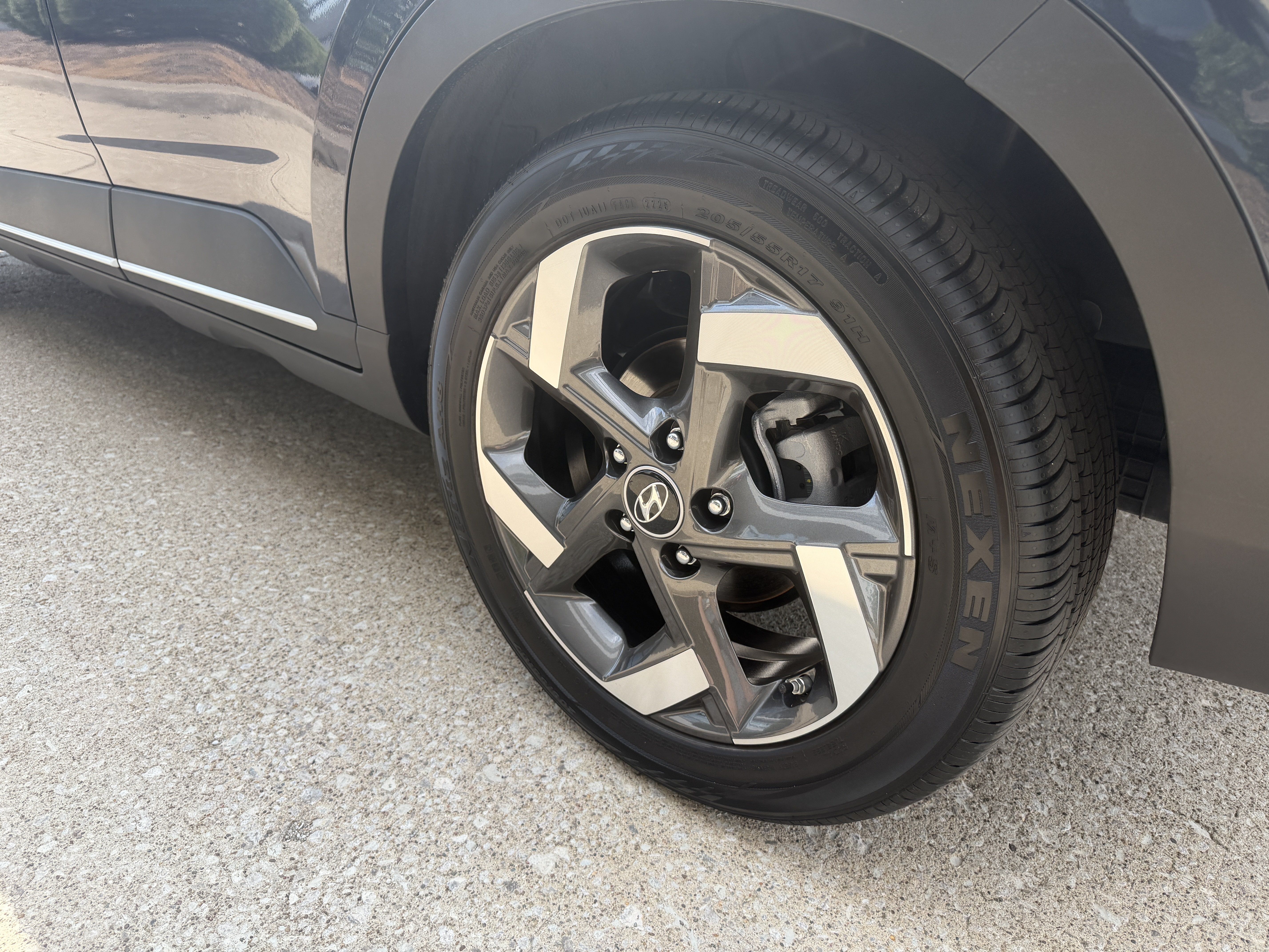 Certified 2025 Hyundai Venue Limited FWD image 12