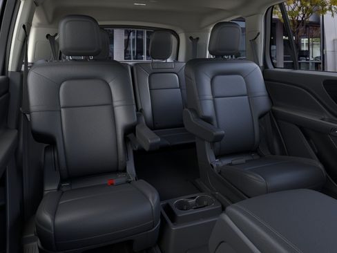 Used 2026 Lincoln Aviator AWD image 11