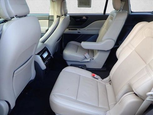 Used 2020 Lincoln Aviator Reserve w/ Elements Package Plus image 10