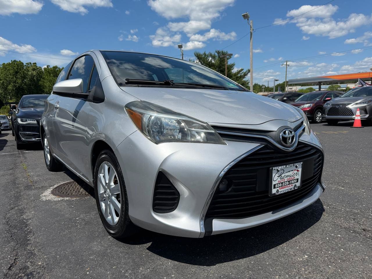 Used 2015 Toyota Yaris LE FWD image 3