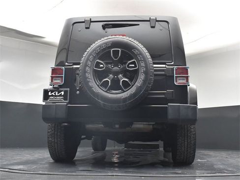 Used 2017 Jeep Wrangler Unlimited Sahara image 33