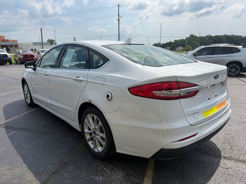 Used 2019 Ford Fusion SE FWD image 5