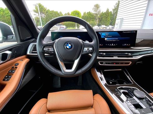 Used 2025 BMW X5 xDrive50e w/ Premium Package AWD/4WD image 11