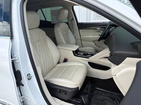 Used 2022 Buick Envision Avenir w/ Technology Package II FWD image 18
