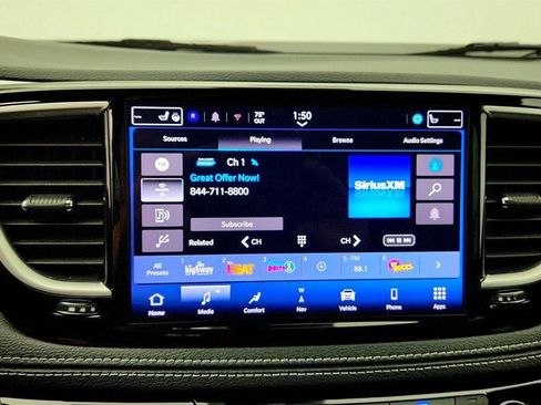 Used 2025 Chrysler Pacifica Limited FWD image 19
