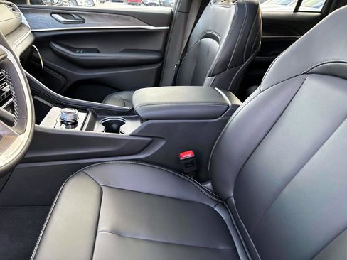 New 2025 Jeep Grand Cherokee Limited image 8