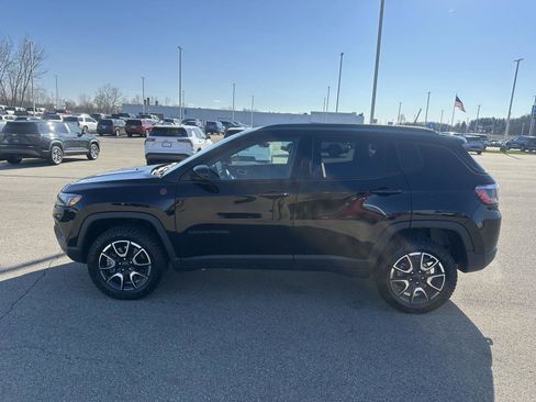 Used 2025 Jeep Compass Trailhawk AWD/4WD image 2