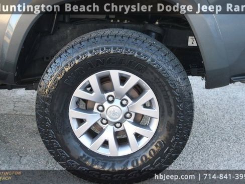 Used 2017 Toyota Tacoma SR5 image 9