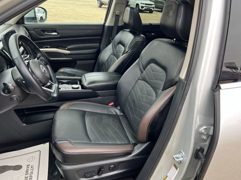 Used 2025 Nissan Pathfinder Platinum w/ Lighting Package (N92) image 35