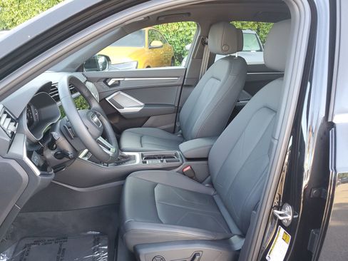 Used 2025 Audi Q3 2.0T Premium Plus w/ Premium Plus Package image 19